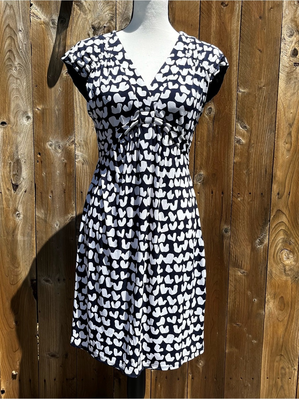 Laundry Black and White Abstract Print V-Neck Women’s Dress Accepting Offers!